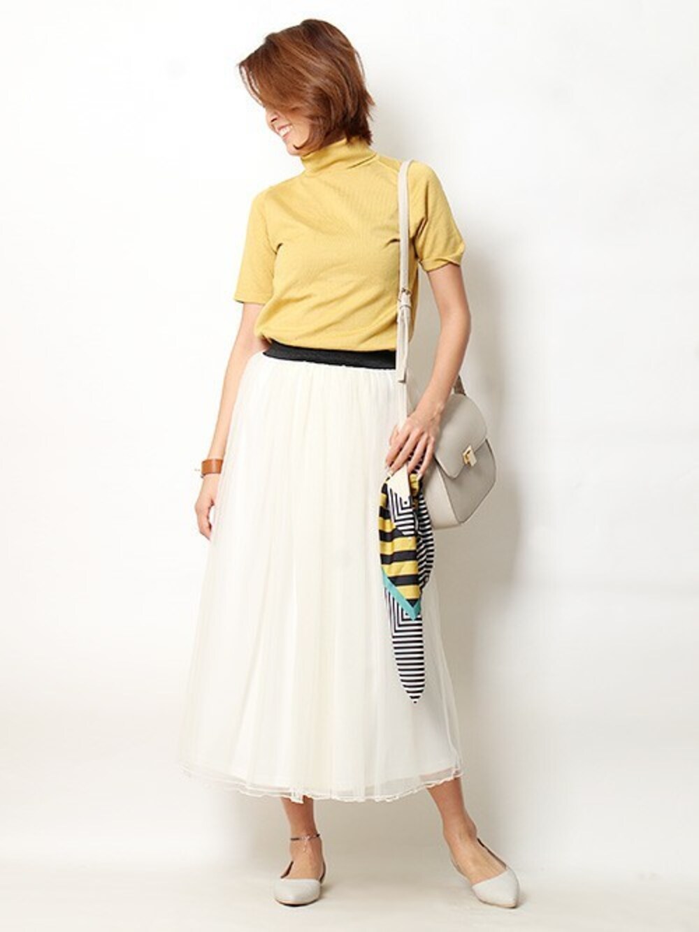 「スカート、イエロー、チュールスカート、ootd、シンプルコーデ、春コーデ、outfit、code、オトナカジュアル、Pierrot」｜「Pierrotの【CLASSY.1月号掲載】ロング丈 チュールスカート（スカート、ホワイト系）」を使った、Pierrotスタッフ★大人に似合う高コスパ服をお届けさん（レディース・168cm）の春コーディネートの1枚目の写真