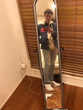 「Guess（ゲス）のアイテム（パーカー）」を使った、Jake Rossさん（メンズ・177cm）の秋コーディネート