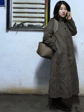 「CELINE（セリーヌ）のアイテム（ショルダーバッグ、グレー系）」を使った、Arenologyさん（レディース・158cm）の秋コーディネート