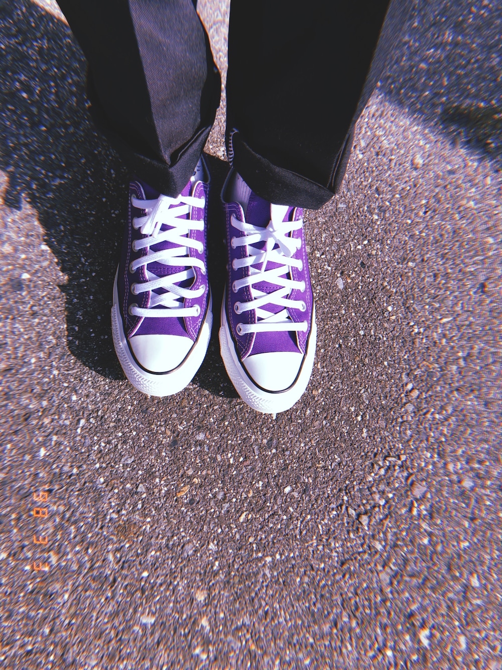「春、カジュアル、ロンT、メンズライク、converse、スケボー、ストリート、ボーイッシュ」｜「CONVERSEの【CONVERSE】ALLSTAR100 カラーズ　OX（スニーカー、パープル系）」を使った、tomo☺︎さん（レディース・163cm）の春コーディネートの1枚目の写真