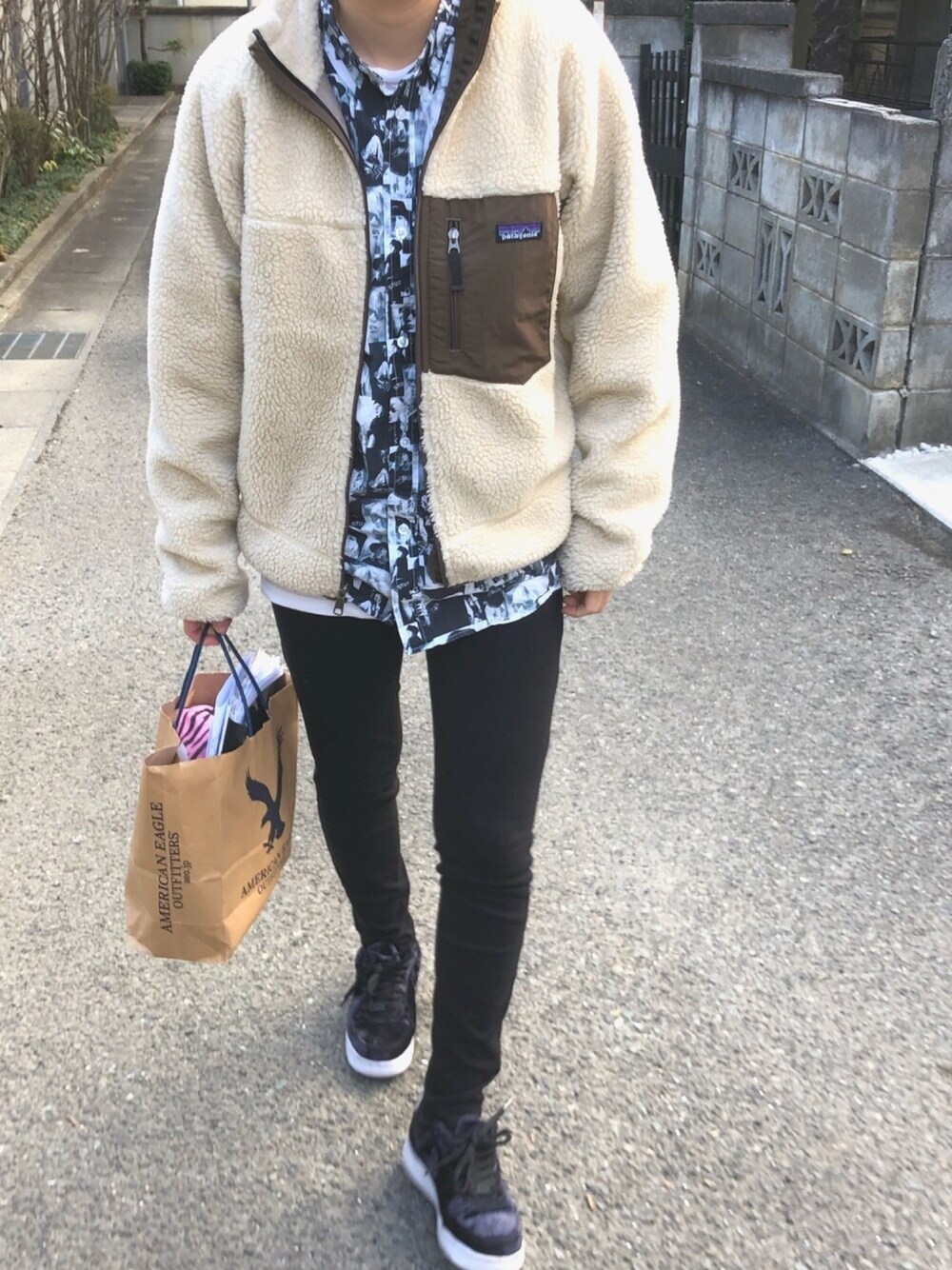 「スキニー、シンプル、ootd、低身長、冬コーデ、スニーカーコーデ、レトロX、フリース、古着、黒スキニー」｜「patagoniaのパタゴニア/ メンズ・クラシック・レトロX・ジャケット（ブルゾン、ベージュ系）」を使った、tomo☺︎さん（レディース・163cm）の冬コーディネートの1枚目の写真