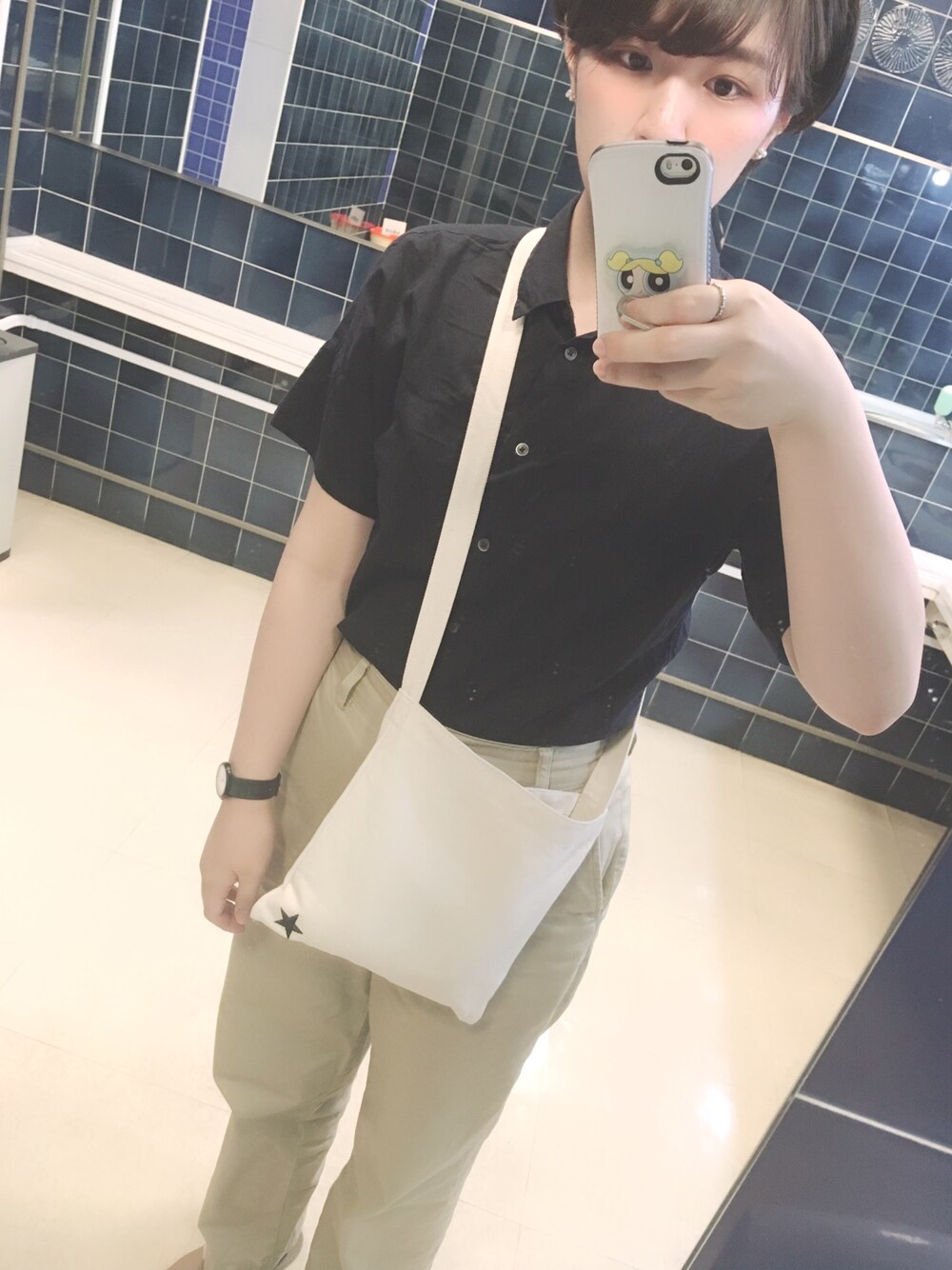 「UNIQLO、UNIQLOコーデ、プチプラ、チノパン、コットンシャツ、シンプル」｜「UNIQLOのソフトコットンシャツ（半袖）（シャツ/ブラウス、ブルー系）」を使った、mさん（レディース・164cm）の夏コーディネートの1枚目の写真