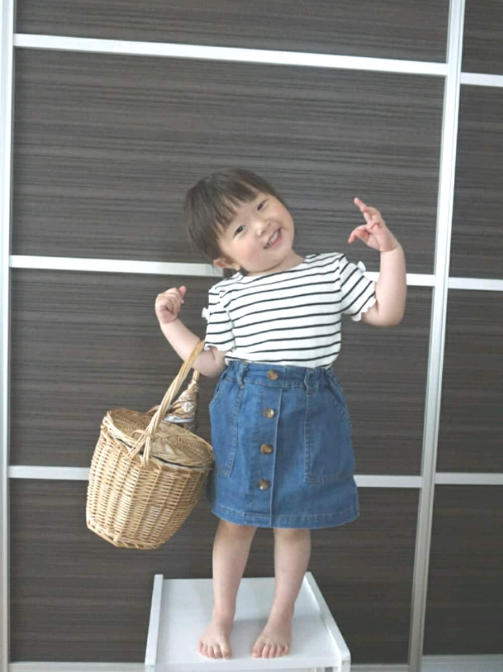 「キッズコーデ、おんなのこ、3歳、デニムスカート、ボーダー」｜「SHIPSのSHIPS KIDS:Aライン デニム スカート(100～130cm)（スカート、ブルー系）」を使った、HAさん（キッズ・80cm）の春コーディネートの1枚目の写真
