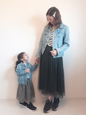 「親子でおそろい」｜「アイテム（デニムジャケット）」を使った、Maya⋆Sarahさん（キッズ・90cm）の春コーディネート