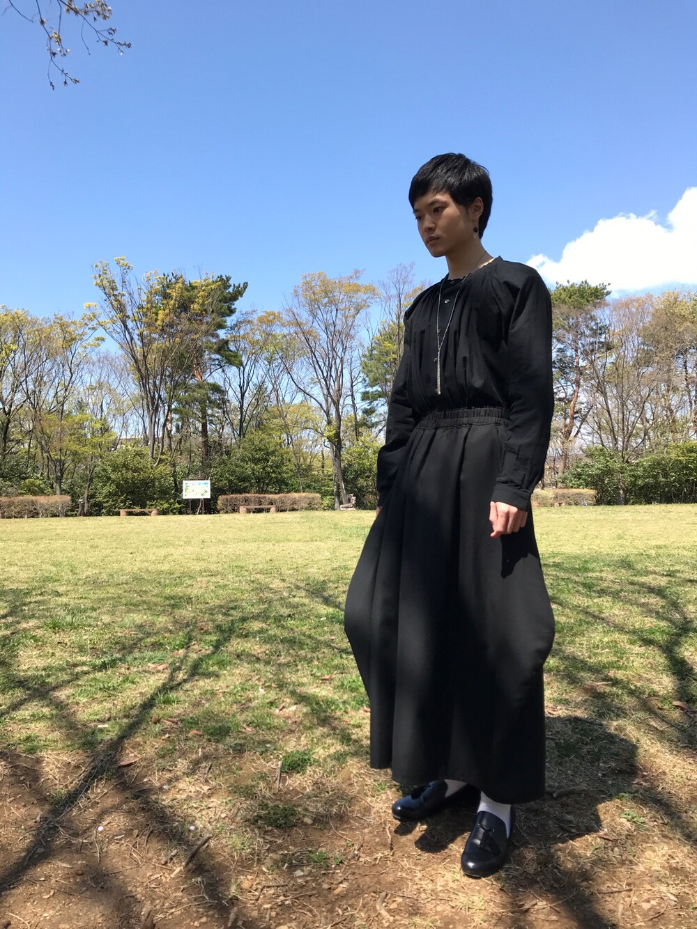 「モード、オールブラック、モノトーン、無印良品、メンズスカート、ALBINO、ユニセックス、HARE」｜「ALBINOのアイテム（シャツ/ブラウス、ブラック系）」を使った、Yuyaさん（メンズ・173cm）の春コーディネートの1枚目の写真