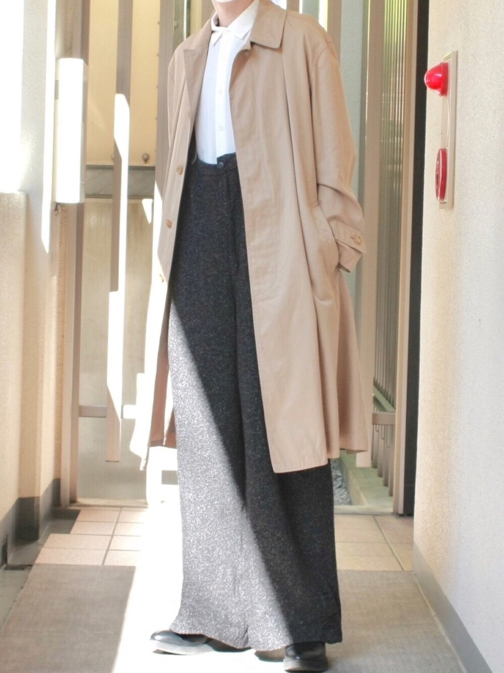 ISSEY MIYAKEのステンカラーコートを使った人気ファッション