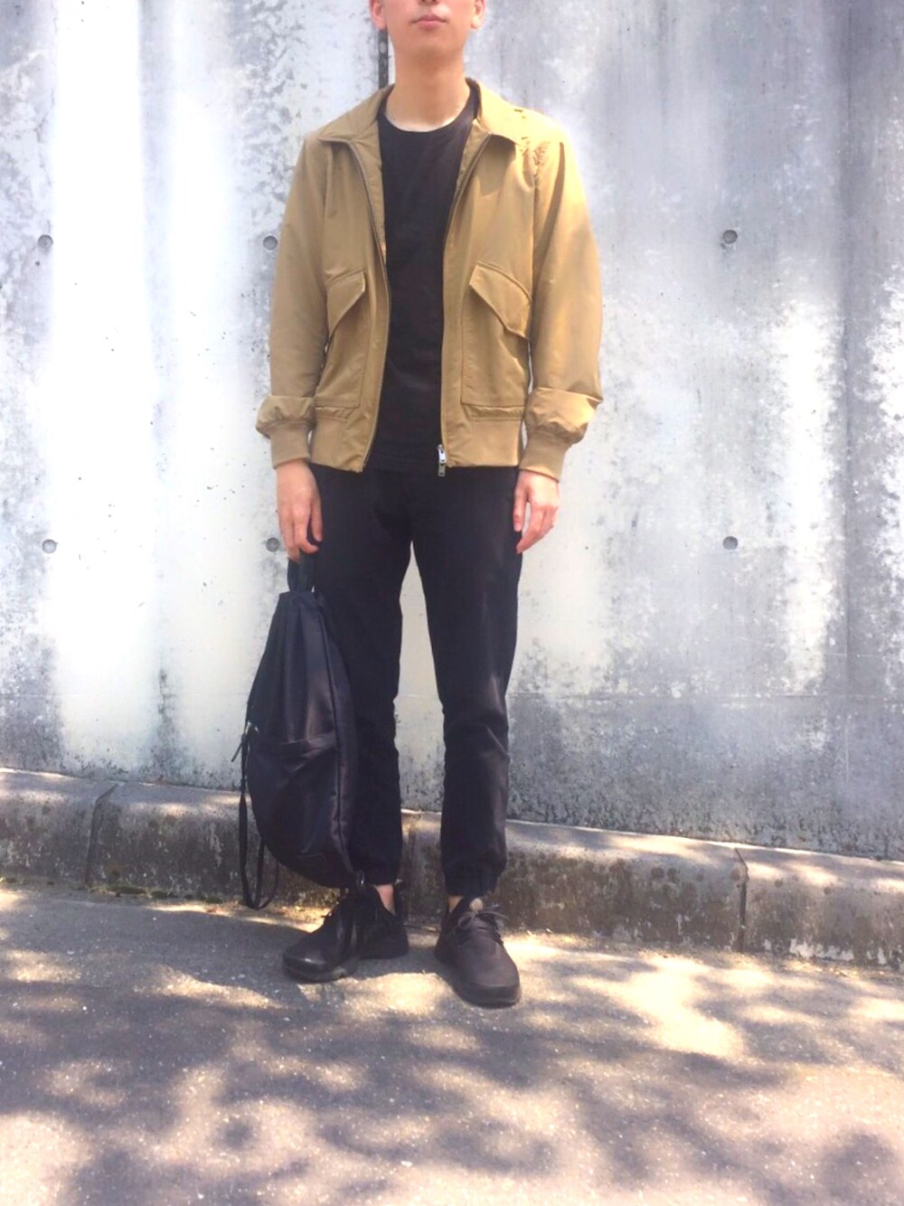 「カジュアル、ユニクロ、アダムエロペ(ADAM ET ROPE')、ナイキ、ootd、大学生、黒」｜「UNIQLOのフライトジャケット（ブルゾン、ブラウン系）」を使った、maruさん（メンズ・170cm）の春コーディネートの1枚目の写真