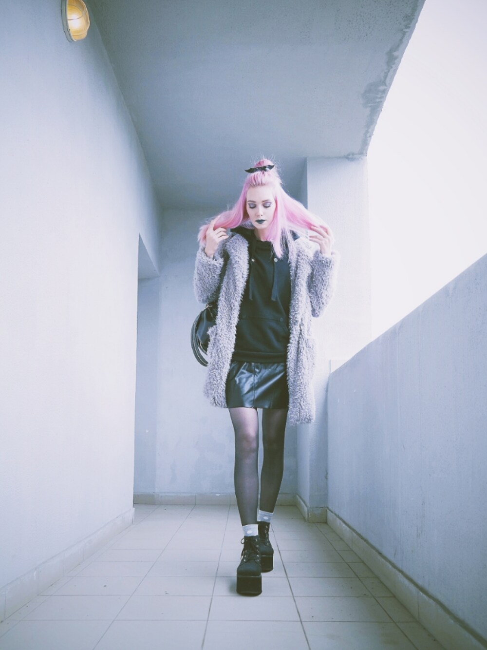 「gothic、girl、autumn、pink、pink hair」｜「BENETTON (UNITED COLORS OF BENETTON)のアイテム（スカート、ブラック系）」を使った、Xeniaさん（レディース・178cm）の秋コーディネートの1枚目の写真