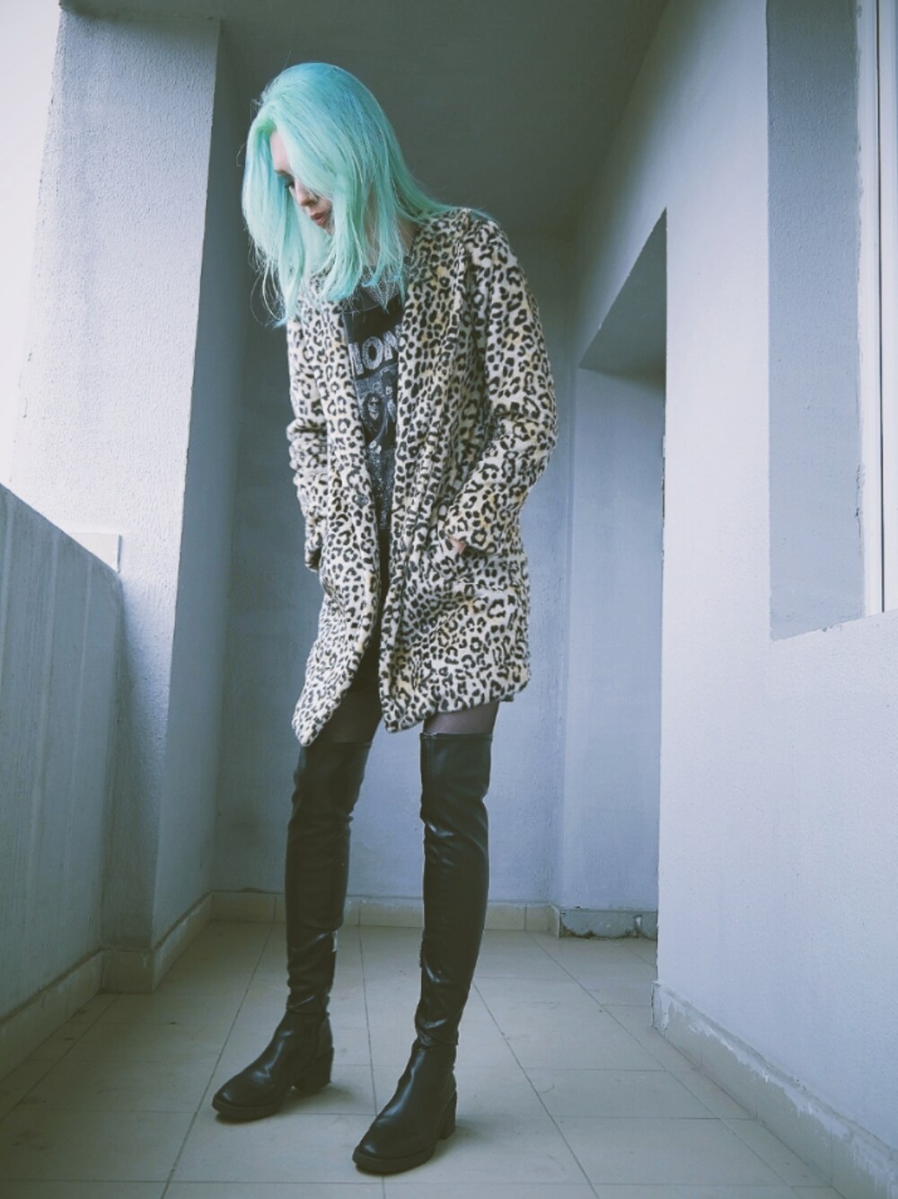 「leopard、rock、glamrock、punk、girl、fashion、autumn、autumn look、model」｜「MANGOのアイテム（モッズコート、その他）」を使った、Xeniaさん（レディース・178cm）の秋コーディネートの1枚目の写真