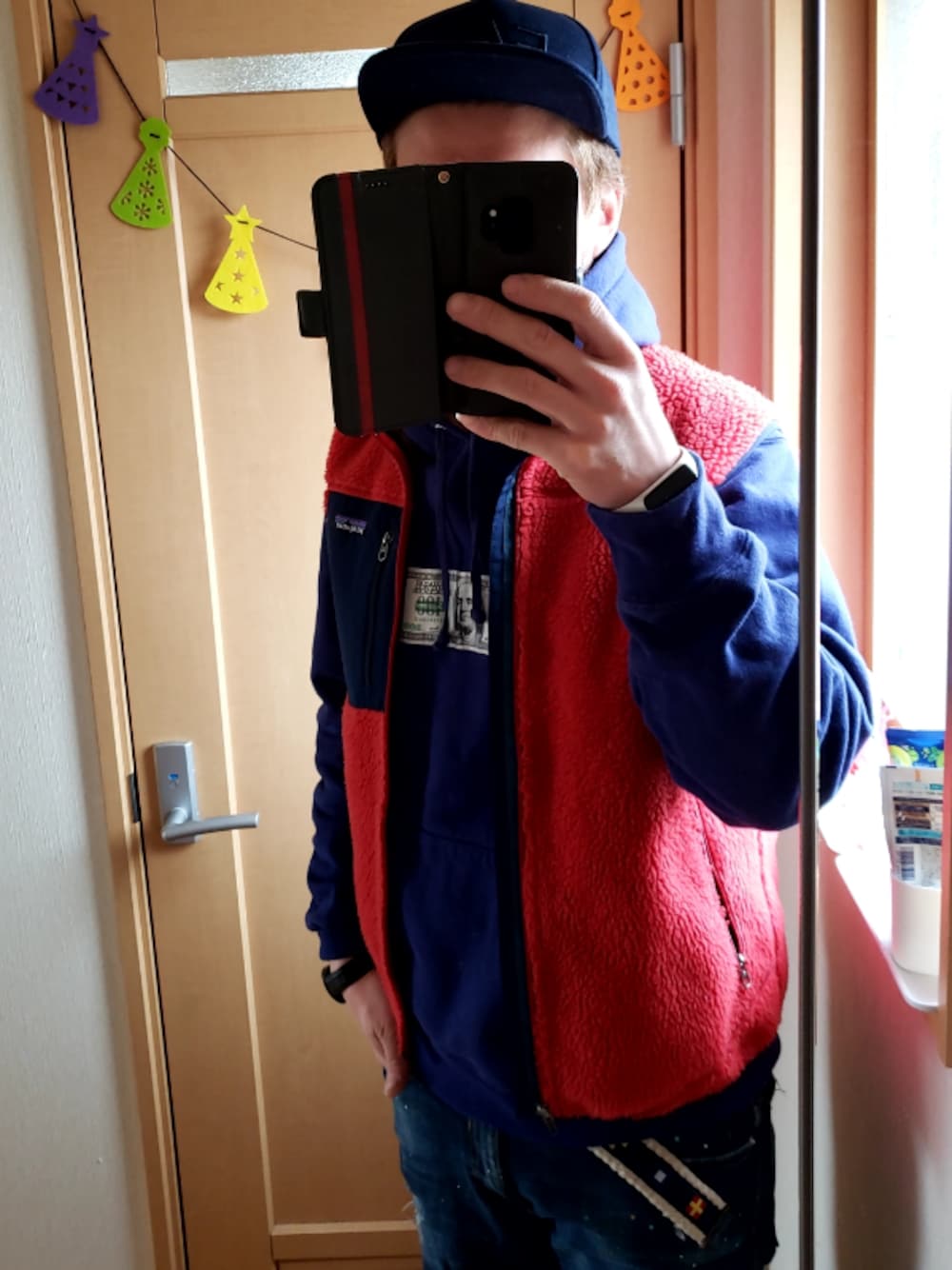 「supreme、patagonia」｜「EMPORIO ARMANI EA7の【エンポリオ アルマーニ EA7】ロゴデザイン ベースボールキャップ（キャップ、ブルー系）」を使った、マッキーさん（メンズ・181cm）の春コーディネートの1枚目の写真