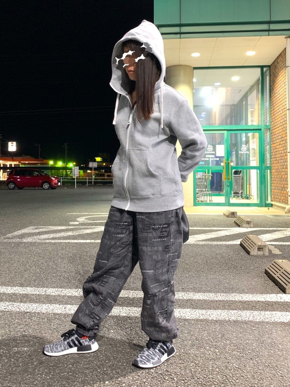 「長野県、蔦屋、秋のコーデ、ストリート女子、ノースフェイス、パーカー、ストリート系」｜「THE NORTH FACEのTHE NORTH FACE REARVIEW FULLZIP HD（パーカー、グレー系）」を使った、mahirooooooo（相互）さん（レディース・157cm）の秋コーディネートの1枚目の写真