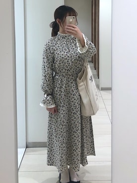 「GU（ジーユー）のアイテム（ワンピース/ドレス、ホワイト系）」を使った、Chicaさん（レディース・162cm）の秋コーディネート