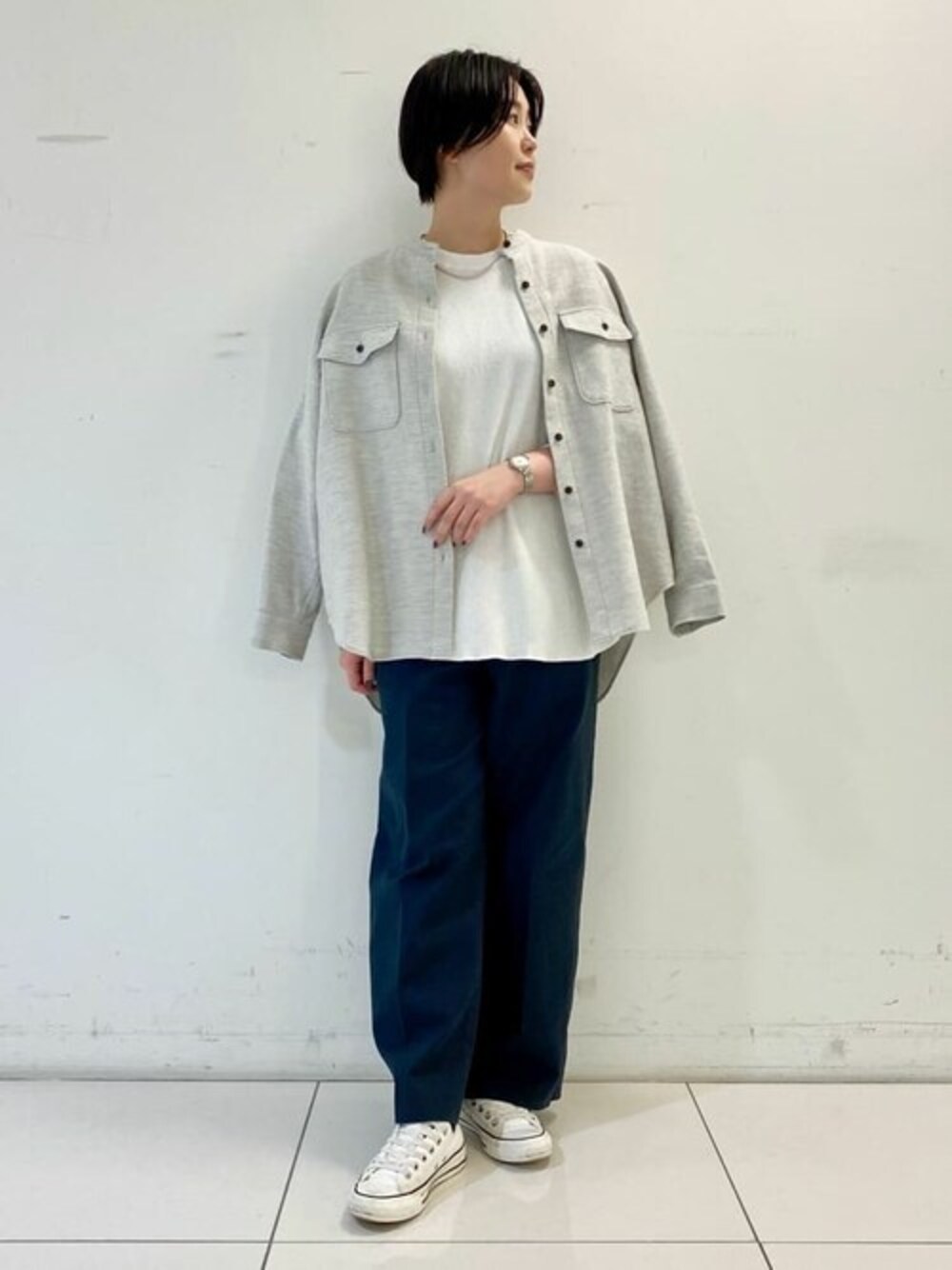 「シンプル、大人カジュアル、お出かけコーデ、大人コーデ、オンオフ兼用、パンツスタイル、お仕事コーデ、着回しコーデ、デイリーカジュアル、ウォッシャブル」｜「human womanの◆ソフトオーバーシャツ（シャツ/ブラウス、グレー系）」を使った、honokaさん（レディース・162cm）の冬コーディネートの1枚目の写真