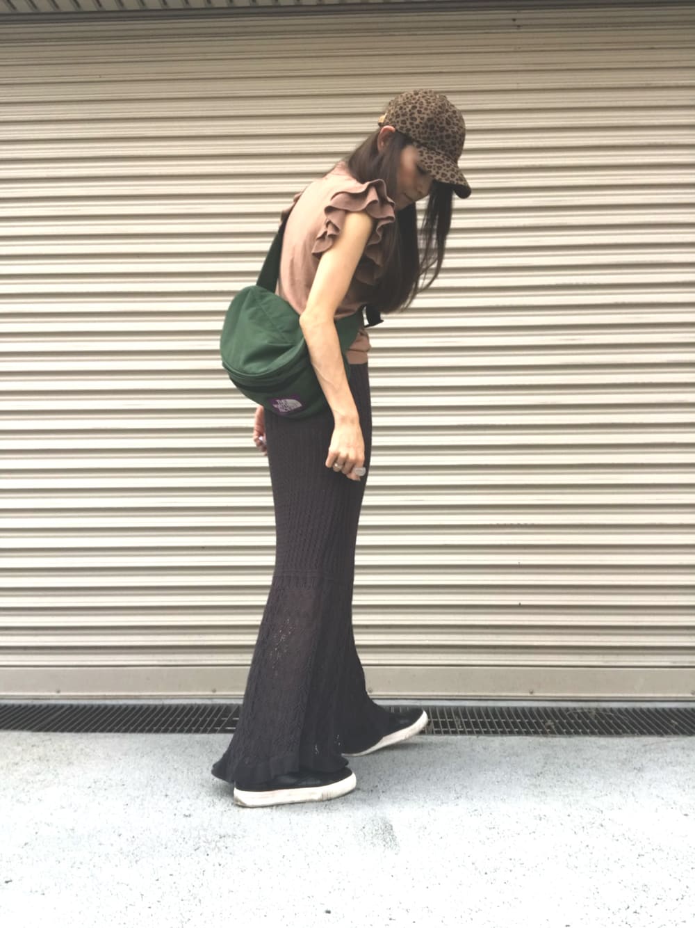 「透かし編みニット、GUコーデ、カジュアル、大人カジュアル、ロングスカート、ママコーデ、outfit」｜「GUのアイテム（スカート、グレー系）」を使った、fumiさん（レディース・161cm）の秋コーディネートの1枚目の写真