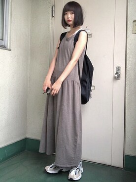 スニーカー ベージュ系 を使った ノースリーブワンピース の人気ファッションコーディネート Wear スニーカー ベージュ系 を使った ノースリーブワンピース の人気ファッションコーディネート Wear