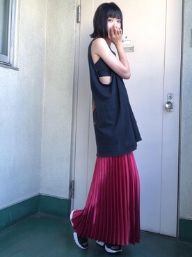 小野 さんの「サテンプリーツスカート」を使ったコーディネート