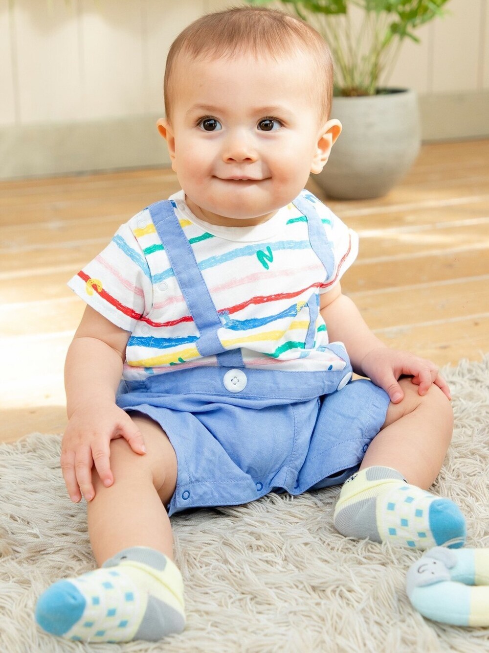 「サロペット、ロンパース、男の子、夏コーデ、ベビーコーデ、ムージョンジョン、moujonjon、丸高衣料」｜「Moujonjonの天竺ボーダーサロペオール（ロンパース、ブルー系）」を使った、こどもの森e-shopさん（キッズ・80cm）の春コーディネートの1枚目の写真