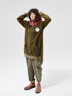 「アイテム（パーカー、グリーン系）」を使った、anlioさん（レディース・166cm）の秋コーディネート