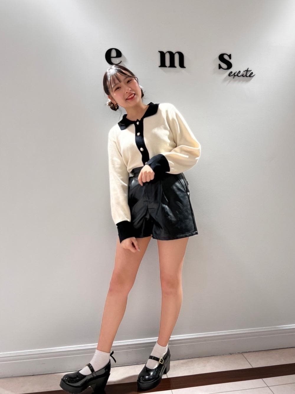 レザーショートパンツ タック入り セール】【 3color ／ 5size 】太ベルトハイウエストタック