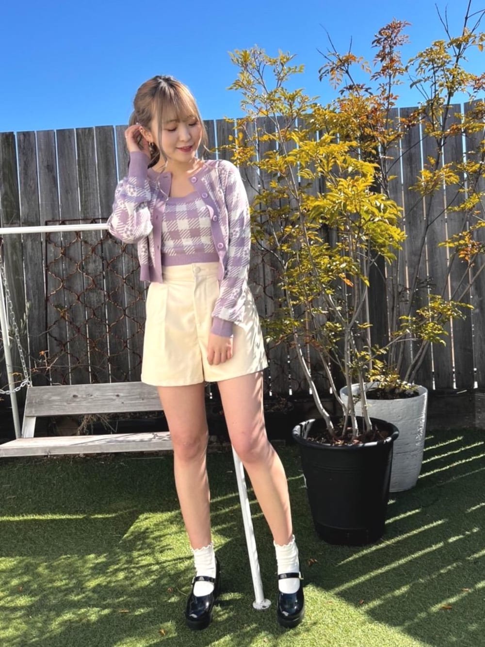 タックレザーショートパンツを使ったショップスタッフの