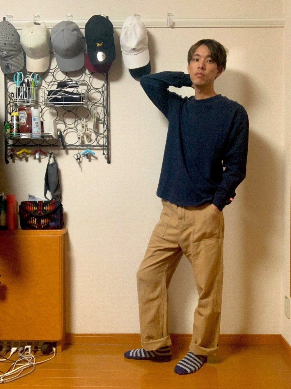 「お洒落さんとつながりたい、オーバーサイズ、今日のコーデ、プチプラ、オトナカジュアル、ベージュ、ワイドパンツ、ロンT、シンプル、シンプルコーデ」｜「YEVSのアイテム（パンツ、ベージュ系）」を使った、渡邉健人さん（メンズ・176cm）の冬コーディネートの1枚目の写真
