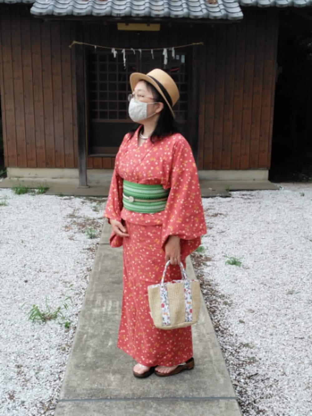 その他のかごバッグ、グリーン系の和装小物、その他の和装小物を着用したレディースの夏コーディネートの1枚目の写真