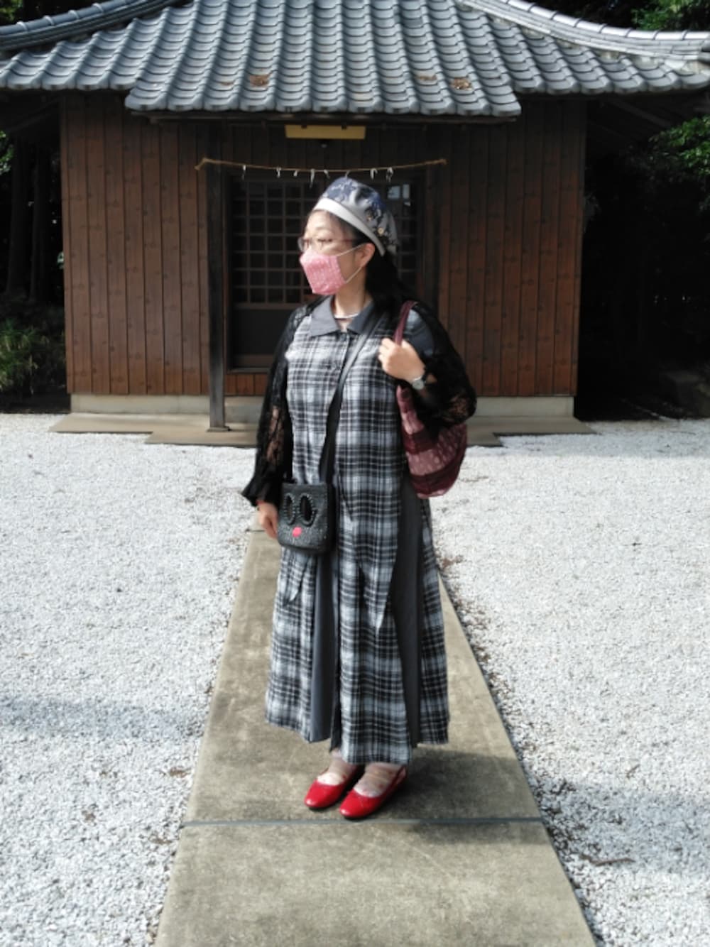 「帽子×メガネ、帽子×ワンピース、マーガレット、黒×赤、レーストップス、レース、バッグ2個持ち」｜「自作／マーガレットのアイテム（その他トップス、ブラック系）」を使った、るふなさん（レディース・152cm）の夏コーディネートの1枚目の写真