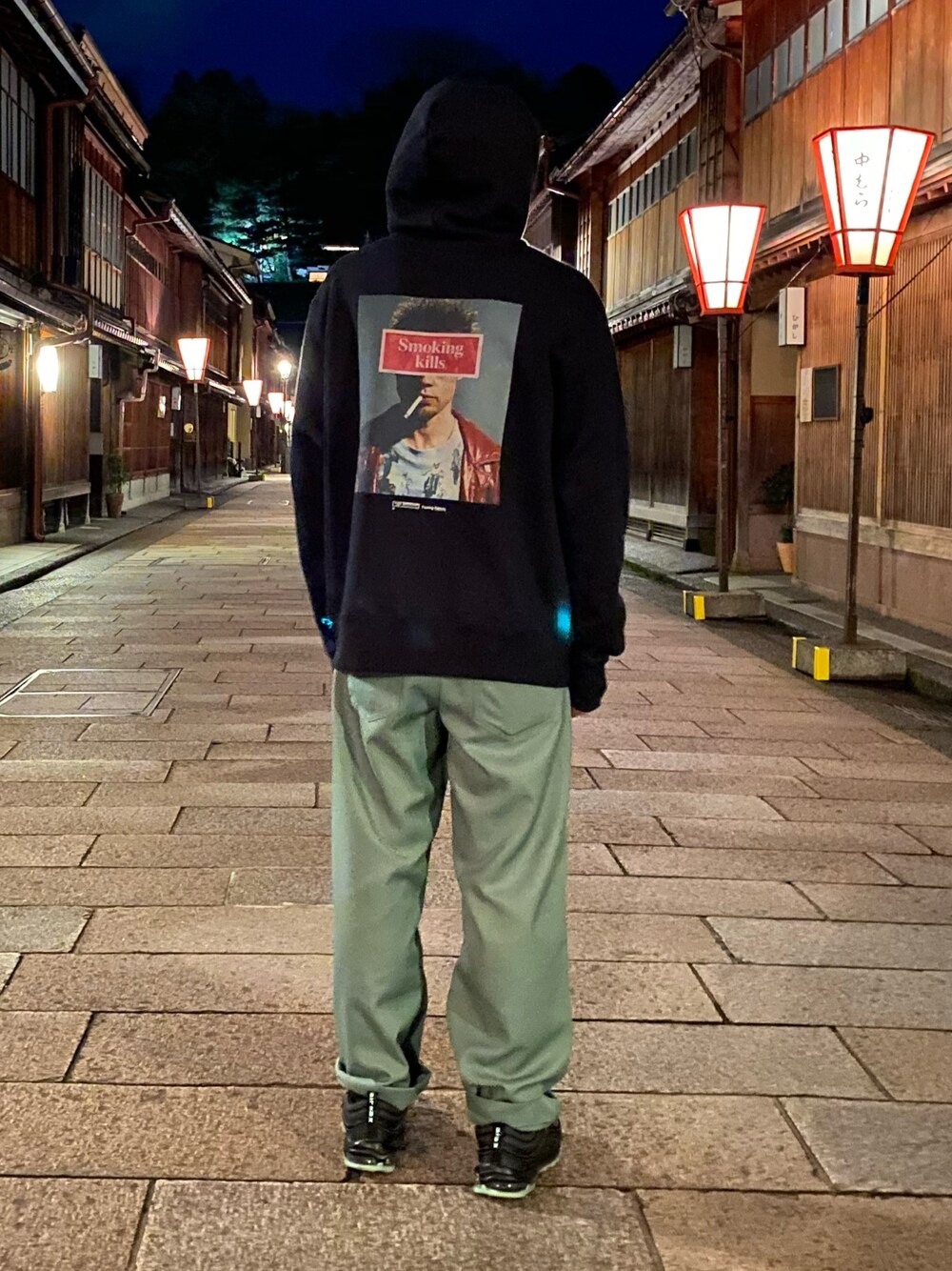 「FR2、fxxking rabbits、o、NIKE、NIKE AIR MAX、nike air max90、旅行、金沢、ひがし茶屋街、初投稿」｜「FR2のアイテム（パーカー、ブラック系）」を使った、チリツモタロウさん（メンズ・165cm）の夏コーディネートの1枚目の写真