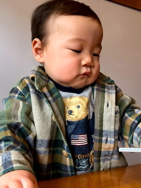 「OSHKOSH（オシュコシュ）のアイテム（トップス）」を使った、ttiiaaさん（キッズ・70cm）の秋コーディネート