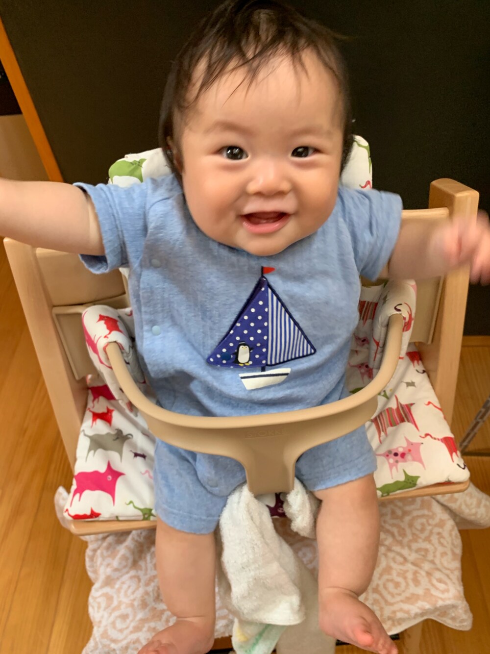 「赤ちゃん本舗のアイテム（ロンパース、ブルー系）」を使った、icchaさん（キッズ・60cm）の夏コーディネートの1枚目の写真