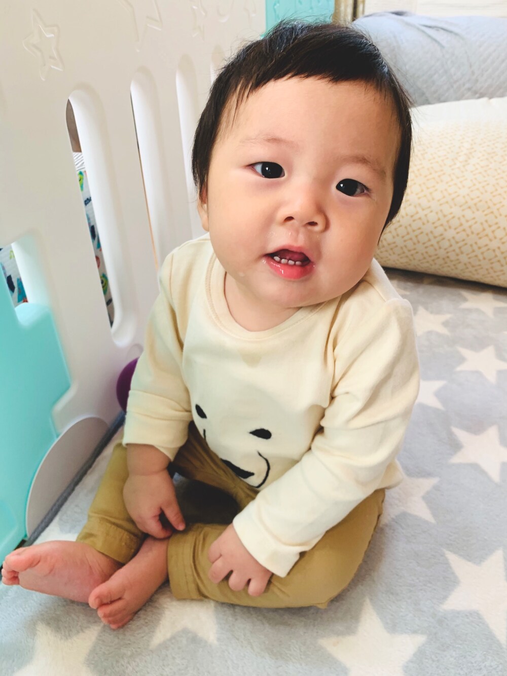 「ハンドメイド、おとこのこ、０歳、秋コーデ、男の子、しろくま、赤ちゃん、ベビーコーデ、キッズコーデ」｜「メイドインままのアイテム（Tシャツ/カットソー、ホワイト系）」を使った、icchaさん（キッズ・70cm）の秋コーディネートの1枚目の写真