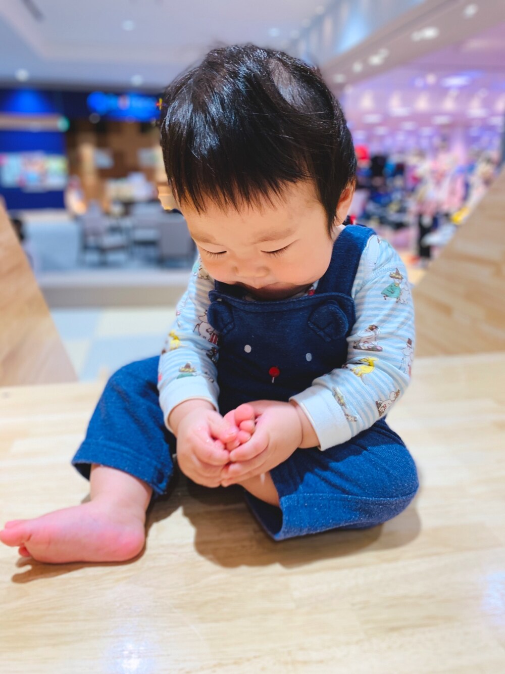 「キッズコーデ、キッズファッション、ベビーコーデ、おとこのこ、サロペット、プチプラ、デニム」｜「no brandのアイテム（オールインワン・サロペット、ブルー系）」を使った、icchaさん（キッズ・70cm）の秋コーディネートの1枚目の写真