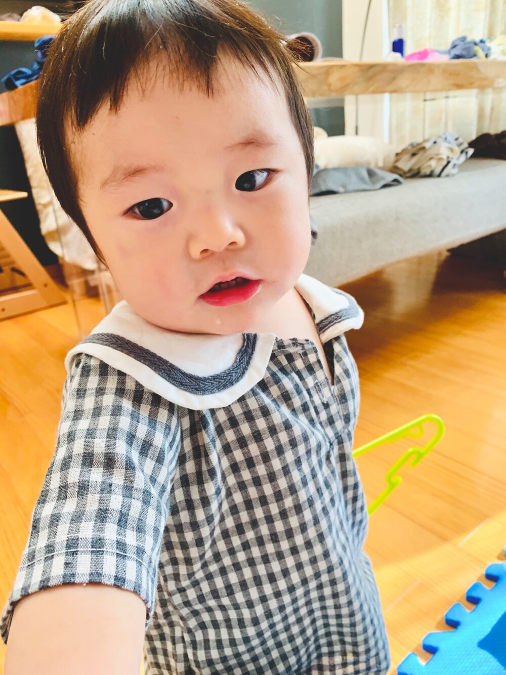 「キッズファッション、秋のコーデ、０歳、チェック、ギンガムチェック、セーラー、ベビーコーデ、おとこのこ、韓国子供服」｜「koreaのアイテム（ロンパース、グレー系）」を使った、icchaさん（キッズ・70cm）の秋コーディネートの1枚目の写真