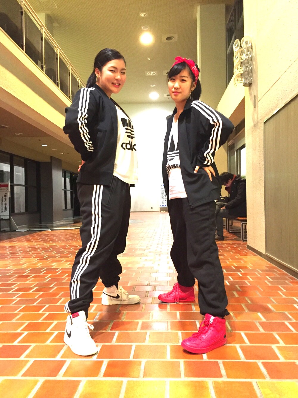 「adidas、adidas originals、Jordan、AIR JORDAN、dance」｜「adidasのadidas/ADICLOR TRACK TOP（ブルゾン、ブラック系）」を使った、maimeloさん（レディース・162cm）の冬コーディネートの1枚目の写真