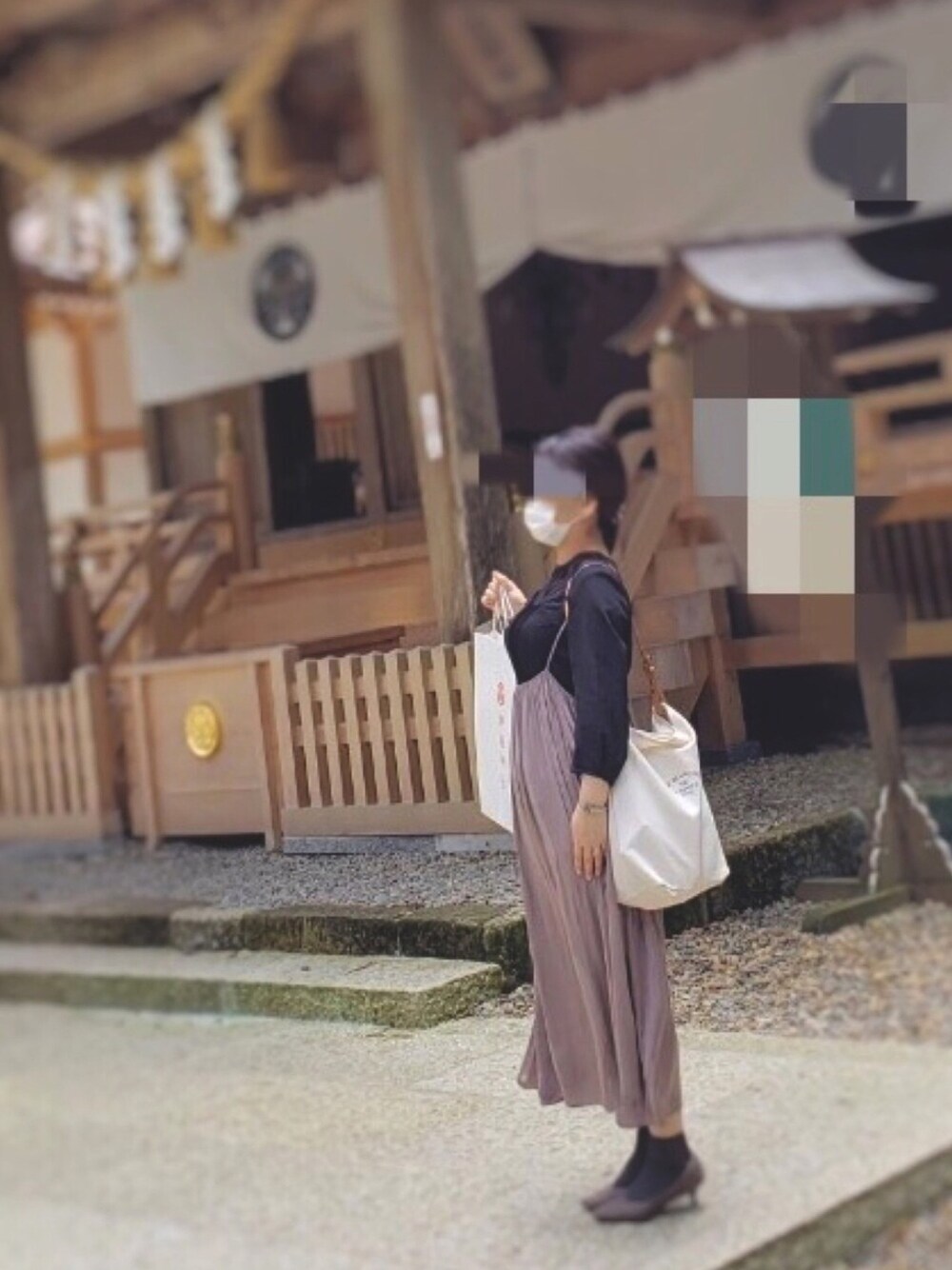 「妊婦、キャミワンピ、キレイめ、くつした」｜「LE MARCHE DE VIMPETS PRISの【VIMPETS】キャンバスショルダー（ショルダーバッグ、ホワイト系）」を使った、sa-ku-raさん（レディース・150cm）の春コーディネートの1枚目の写真