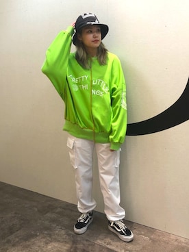 「原宿」｜「アイテム（カーゴパンツ）」を使った、モリナガ  ナツキさん（レディース・161cm）の春コーディネート