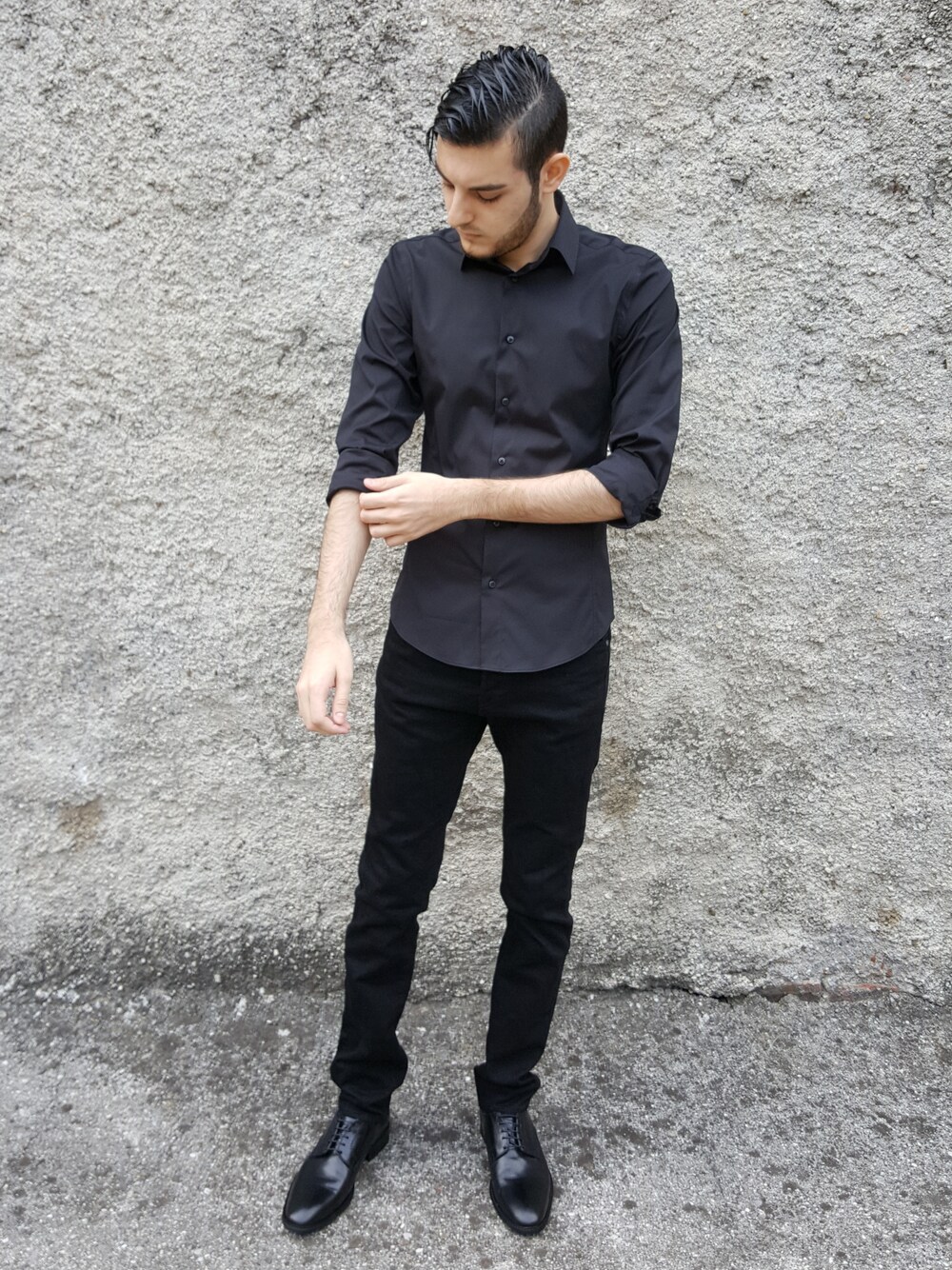 「シンプル、オールブラック、ZARA、summer、大人カジュアル、大人コーデ、ootd、outfit、ALL BLACK、elegant」｜「ZARAのアイテム（シャツ/ブラウス、ブラック系）」を使った、Fabio Arapiさん（メンズ・170cm）の夏コーディネートの1枚目の写真