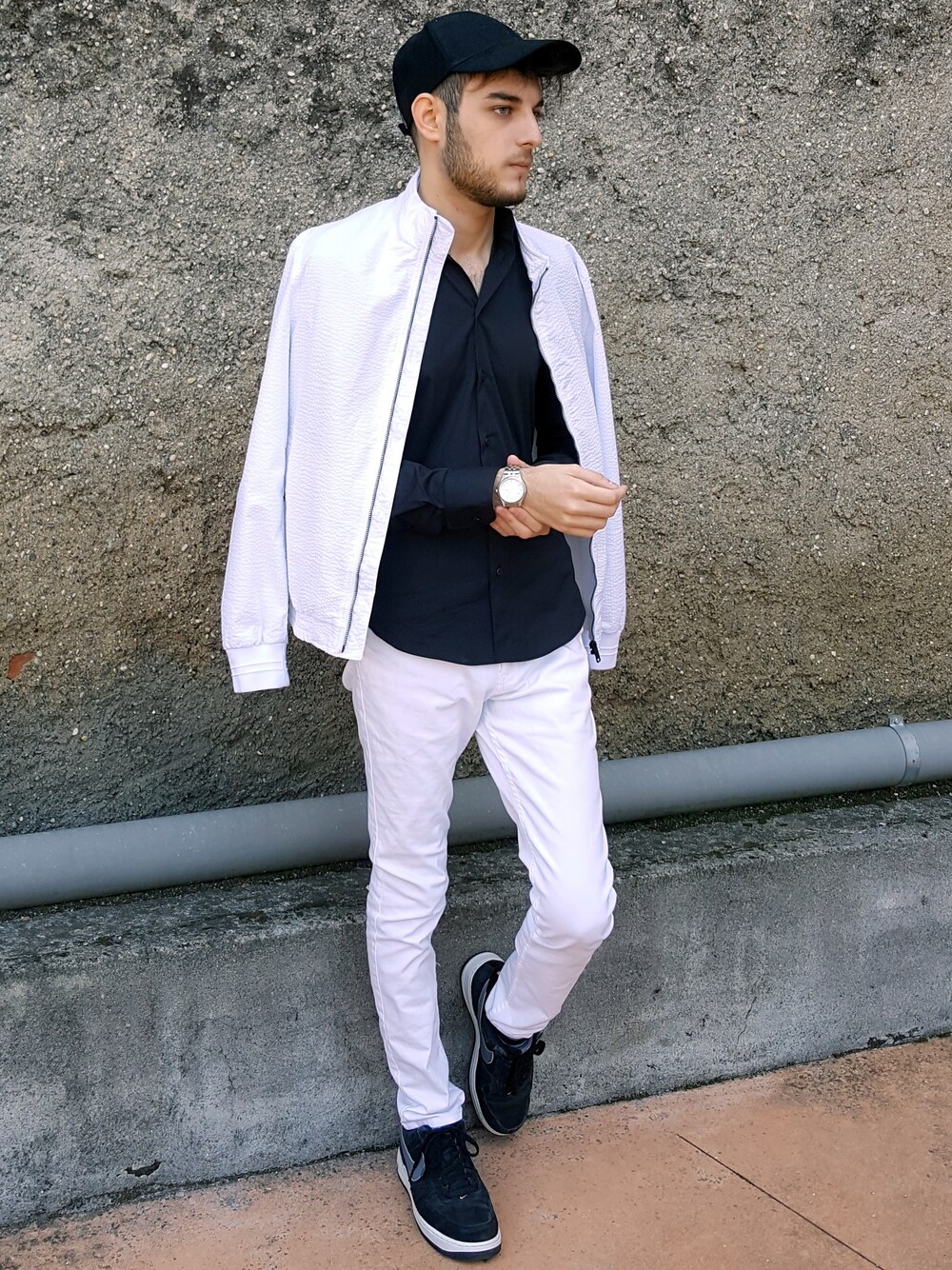 「MA-1、キャップ、秋のコーデ、モノトーン、ootd、シャツスタイル、monotone、outfit、オトナカジュアル、秋コーデ」｜「H&Mのアイテム（キャップ、ブラック系）」を使った、Fabio Arapiさん（メンズ・174cm）の秋コーディネートの1枚目の写真