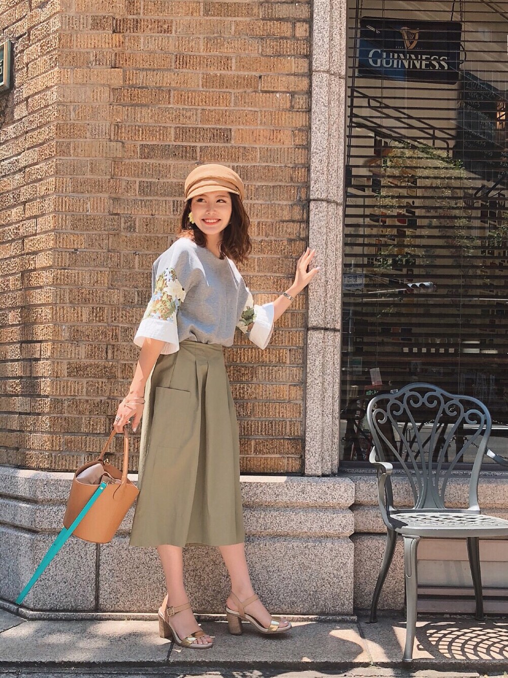 「ootd、summer、夏コーデ、レース、オトナカジュアル、レーストップス、ガウチョパンツ、ヴェロフォンナ、verofonna、DONOBAN」｜「Re.Verofonnaのカラフルフラワーケミカルレースカットソー（Tシャツ/カットソー、グレー系）」を使った、mariさん（レディース・164cm）の夏コーディネートの1枚目の写真