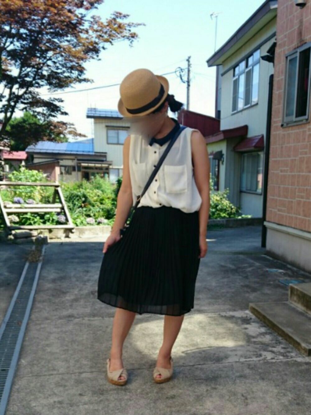 「UNIQLOのアイテム（スカート、ブラック系）」を使った、ゆこさん（レディース・148cm）の夏コーディネートの1枚目の写真