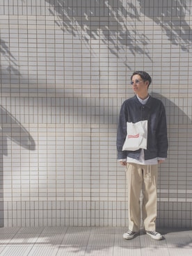 「OLIVER PEOPLES」｜「アイテム（スラックス）」を使った、Ryutaro.さん（メンズ・178cm）の春コーディネート