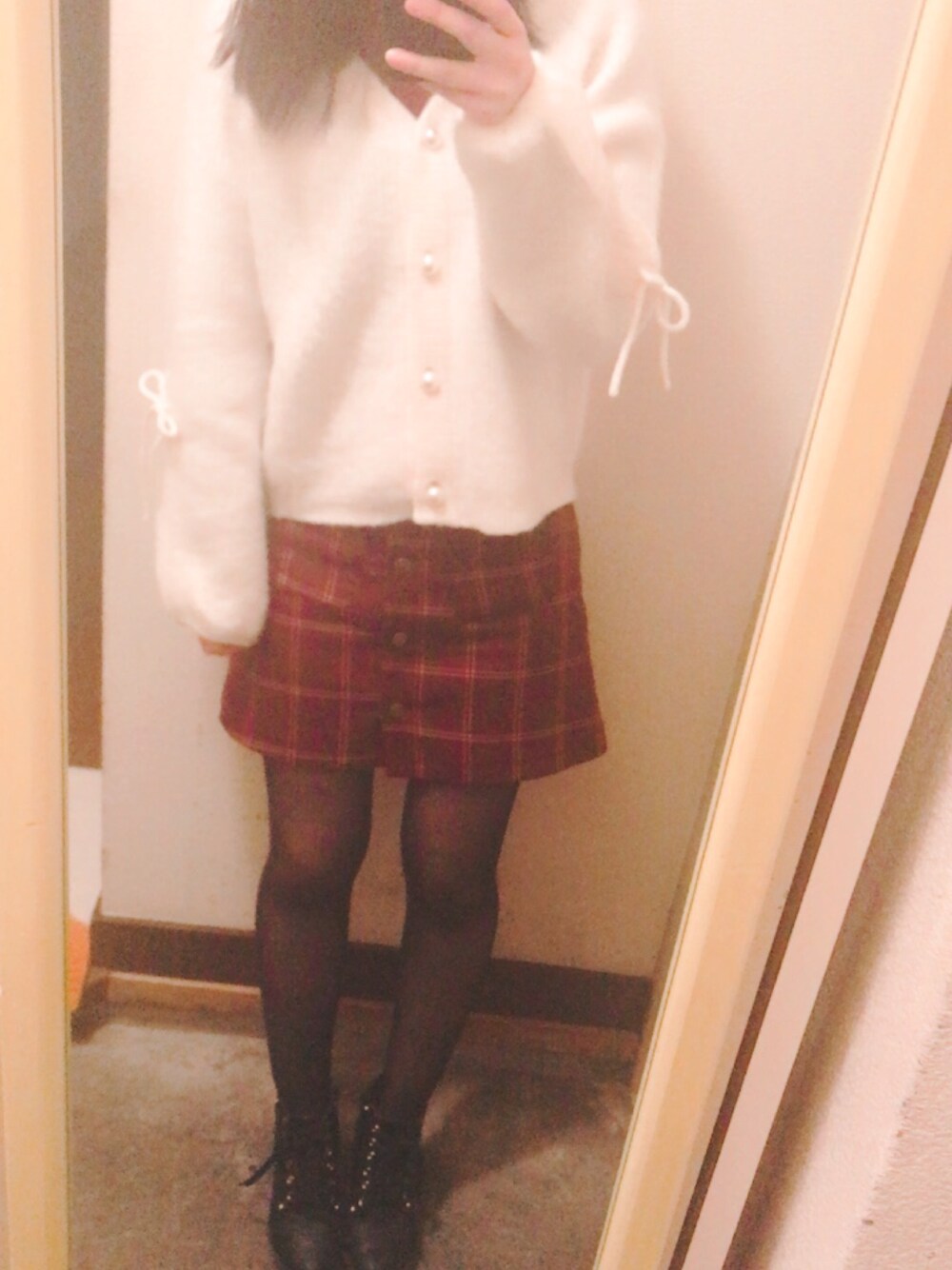 「カジュアル、低身長、プチプラ、シンプルコーデ、UNIQLO、チェック、おしゃれさんと繋がりたい、ニットカーディガン、まじめ風、MAJESTIC LEGON」｜「SPINNSのアイテム（スカート、レッド系）」を使った、盛り塩ねぇさんさん（レディース・154cm）の冬コーディネートの1枚目の写真