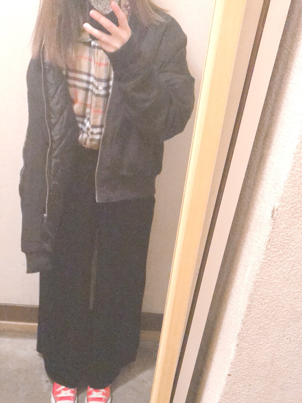 「カジュアルコーデ、パンツスタイル、シンプル、ゆるコーデ、黒、低身長、コンバース、シンプルコーデ、おしゃれさんと繋がりたい、黒好き」｜「GRLのアイテム（MA-1、ブラック系）」を使った、盛り塩ねぇさんさん（レディース・154cm）の春コーディネートの1枚目の写真