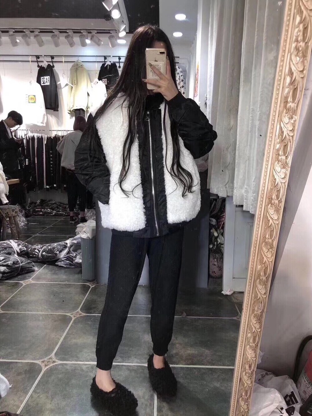 「ootd、通勤穿搭、黑白搭配、盐系风格、雨天搭配、街头搭配、日系极简、休闲、国潮、连衣裙」｜「➕ｖ18236035989のアイテム（ジャケット/アウター、ブラック系）」を使った、苒苒さん（レディース・165cm）の秋コーディネートの1枚目の写真