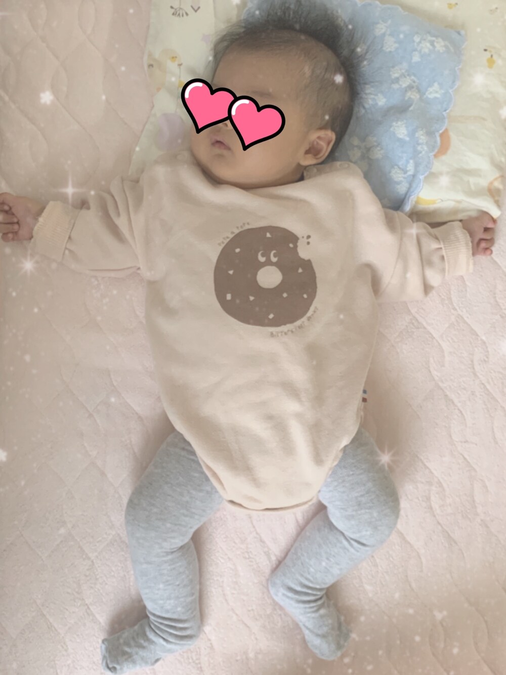 「生後3ヶ月、女の子ベビー、女の子コーデ、ベビーコーデ、赤ちゃんコーデ」｜「Birthdayのアイテム（ロンパース、ピンク系）」を使った、ハムルカさん（キッズ・60cm）の秋コーディネートの1枚目の写真