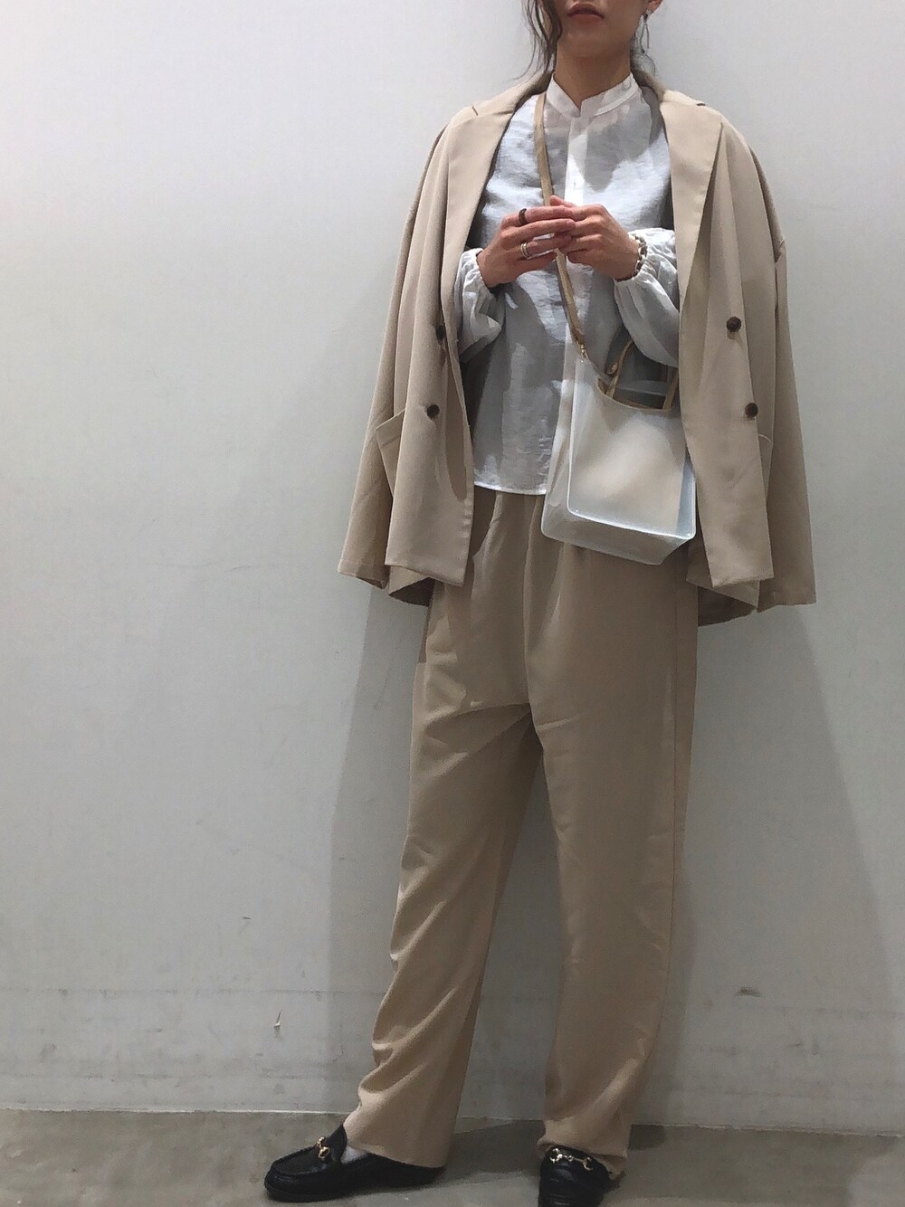 「セットアップ、ジャケット、ワイトパンツ、ベージュ、オーバーサイズ、ゆるコーデ、相互フォロー、おしゃれさんと繋がりたい、高身長女子、春コーデ」｜「koeの羽織りダブルジャケット（テーラードジャケット、ベージュ系）」を使った、ayaさん（レディース・172cm）の春コーディネートの1枚目の写真