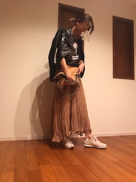 「ディーゼル」｜「アイテム（ライダースジャケット）」を使った、おきゅさん（レディース・167cm）の秋コーディネート