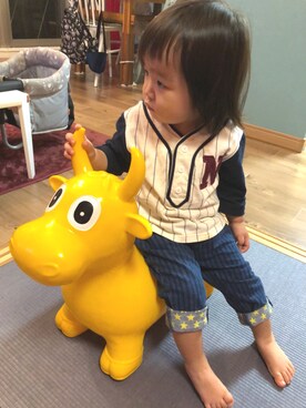 「Moujonjon（ムージョンジョン）のアイテム（デニムパンツ）」を使った、Naggyさん（キッズ・80cm）の秋コーディネート