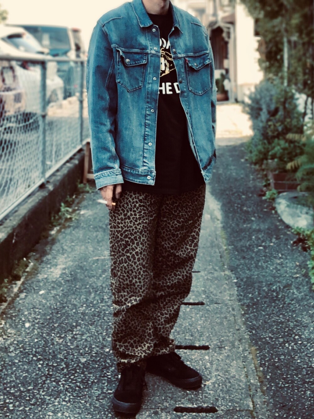 「カジュアルコーデ、春コーデ、スニーカー、VANS、Revo.」｜「Levi'sのLEVI’S(R) ENGINEERED JEANS(TM) トラッカージャケットPERSEUS INDIGO（デニムジャケット、ブルー系）」を使った、ひでぼうさん（メンズ・173cm）の春コーディネートの1枚目の写真