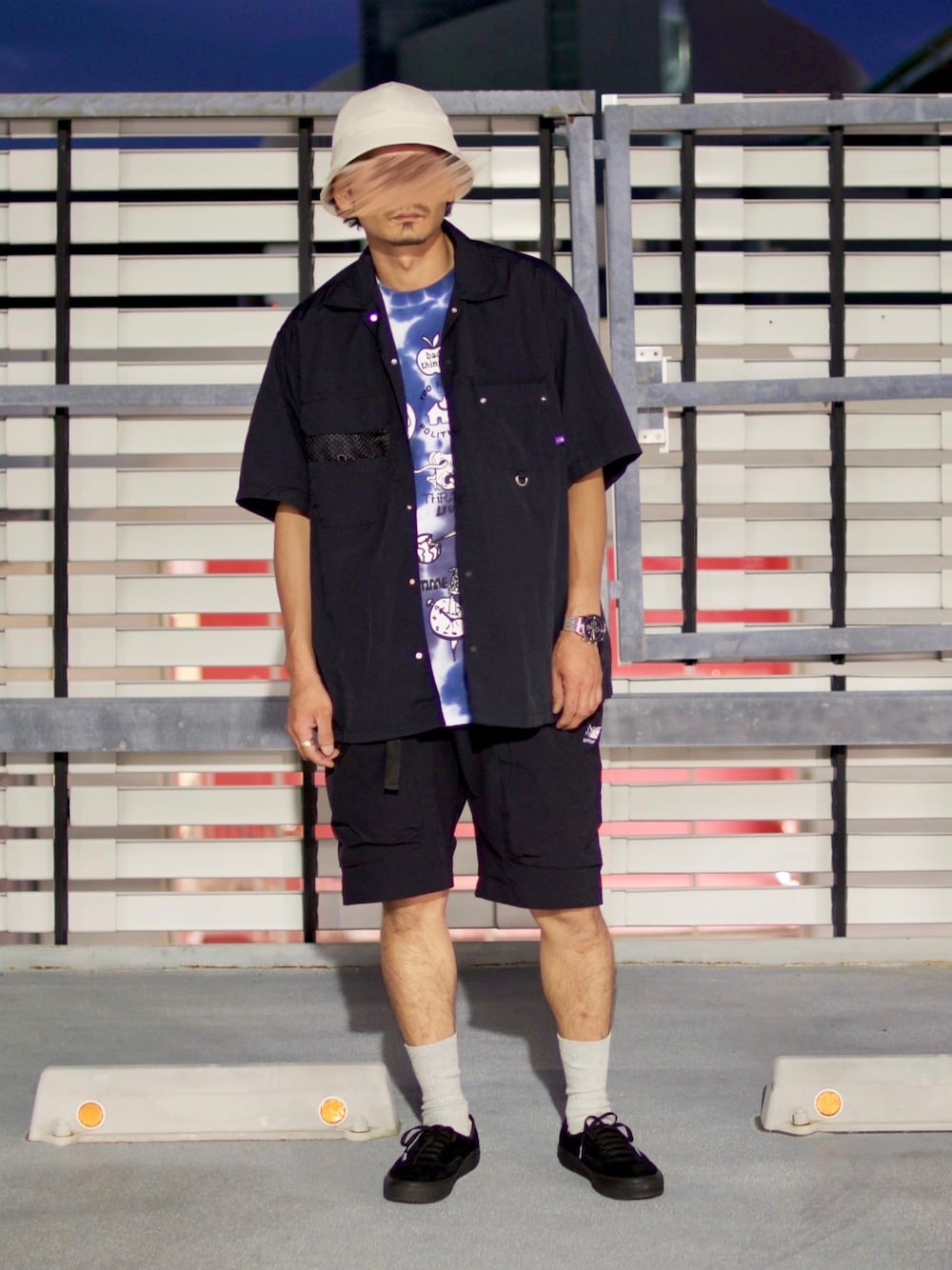 「これが私をアゲる服、アウトドアスタイル、タイダイ柄、ストリート、VANS、tシャツ、シャツスタイル、ソックス」｜「THE NORTH FACE PURPLE LABELの＜THE NORTH FACE PURPLE LABEL＞ L/FIELD H/S SHT/シャツ（シャツ/ブラウス、ブラック系）」を使った、ひでぼうさん（メンズ・173cm）の春コーディネートの1枚目の写真